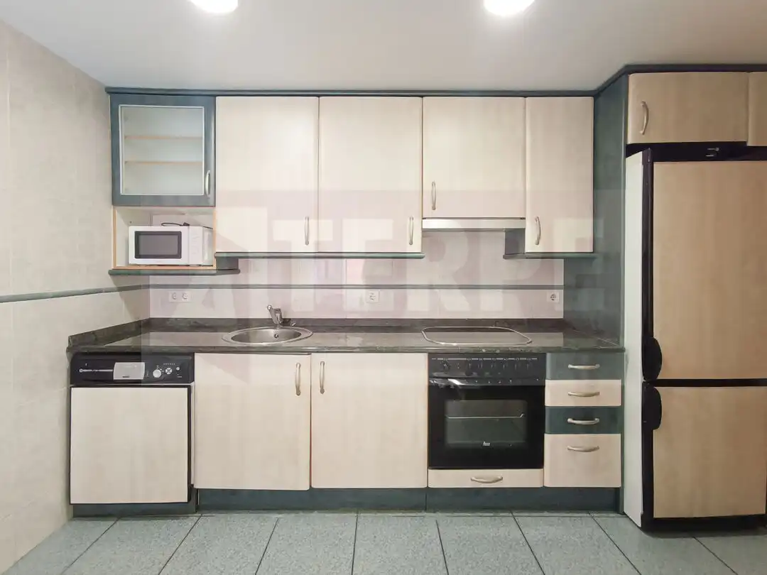 Cocina de Piso en venta en Lezo con Calefacción, Trastero y Balcón
