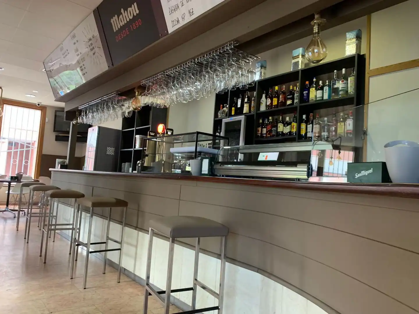 Geschaftsraum zur Miete in León Capital  mit Klimaanlage und Möbliert