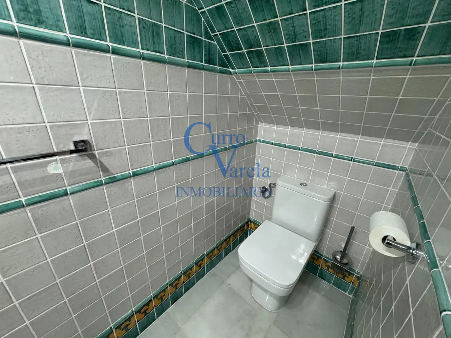 Bathroom of Houses for sale in Dos Hermanas  with Air Conditioner, Heating and Storage room