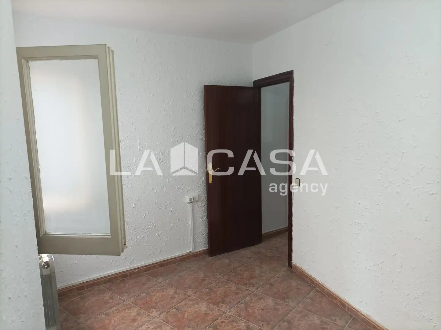 Piso en venta en Santa Coloma de Gramenet con Calefacción, Terraza y Trastero