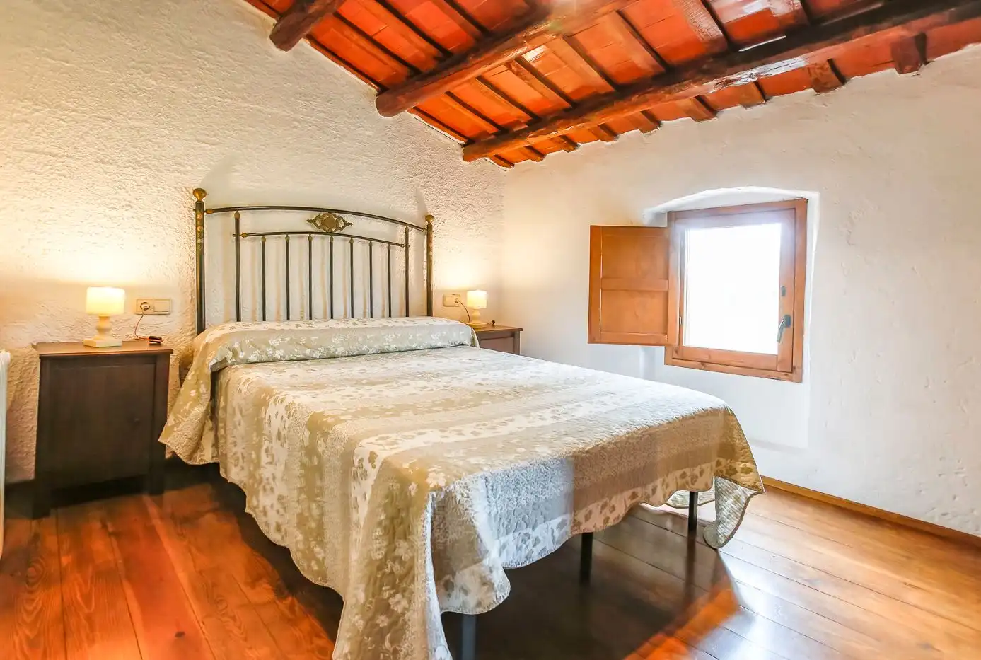 Dormitori de Finca rústica en venda en La Cellera de Ter amb Jardí privat i Terrassa