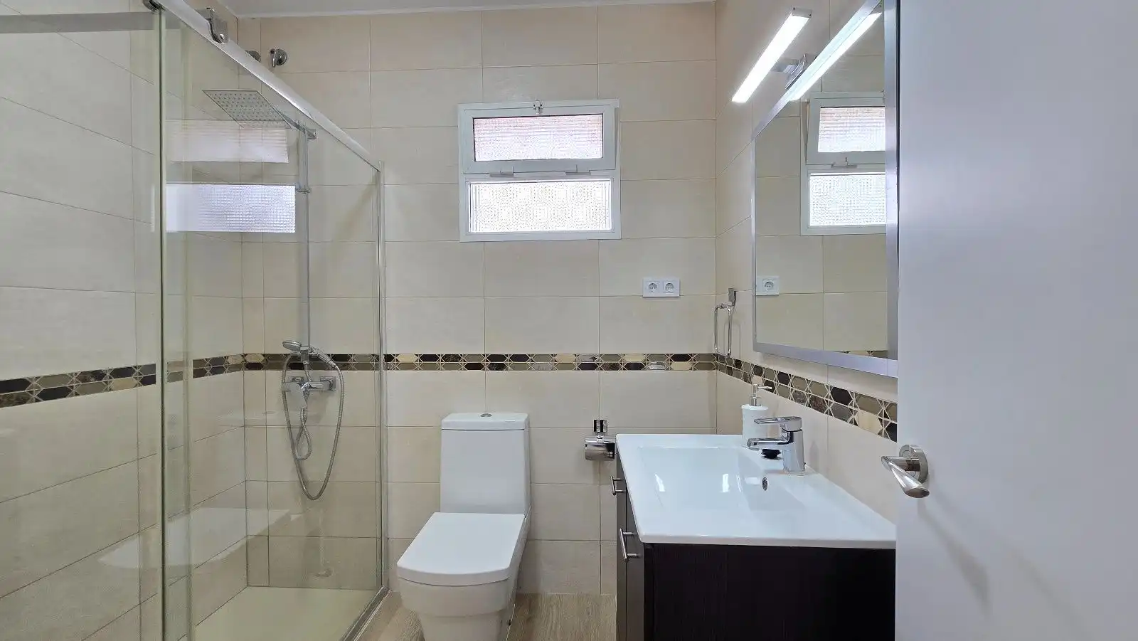 Bany de Casa o xalet en venda en Torremolinos amb Aire condicionat, Terrassa i Traster