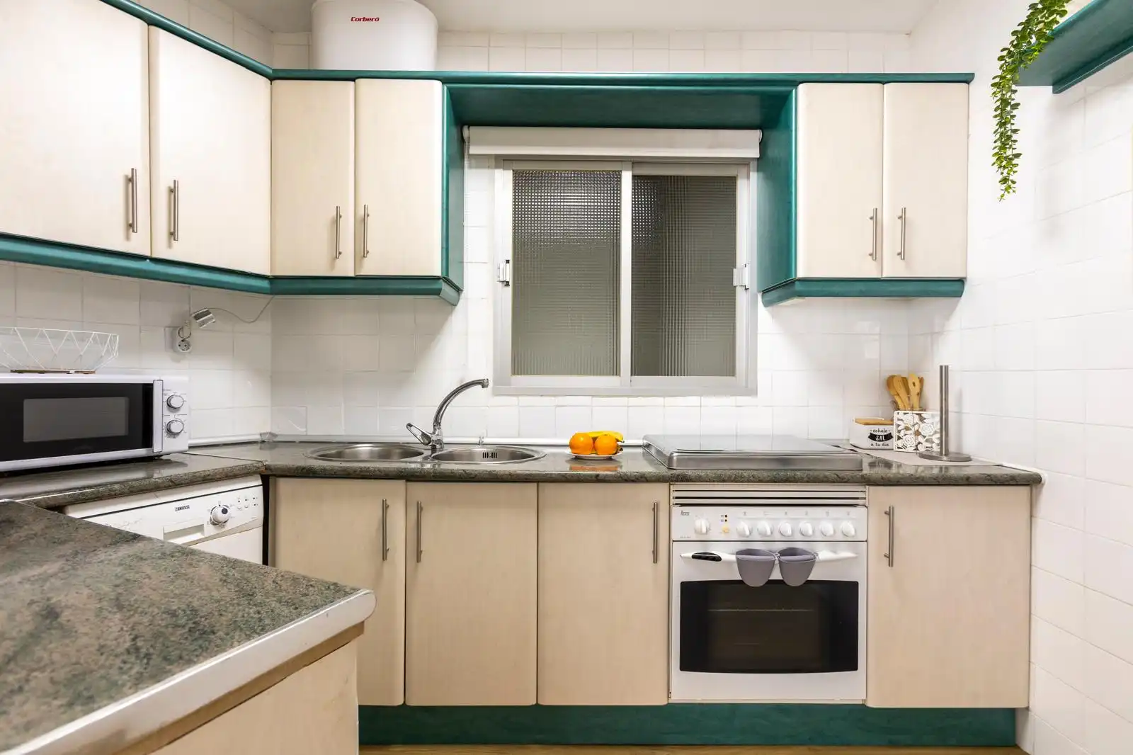 Cocina de Piso de alquiler en Torrenueva Costa con Aire acondicionado, Terraza y Amueblado