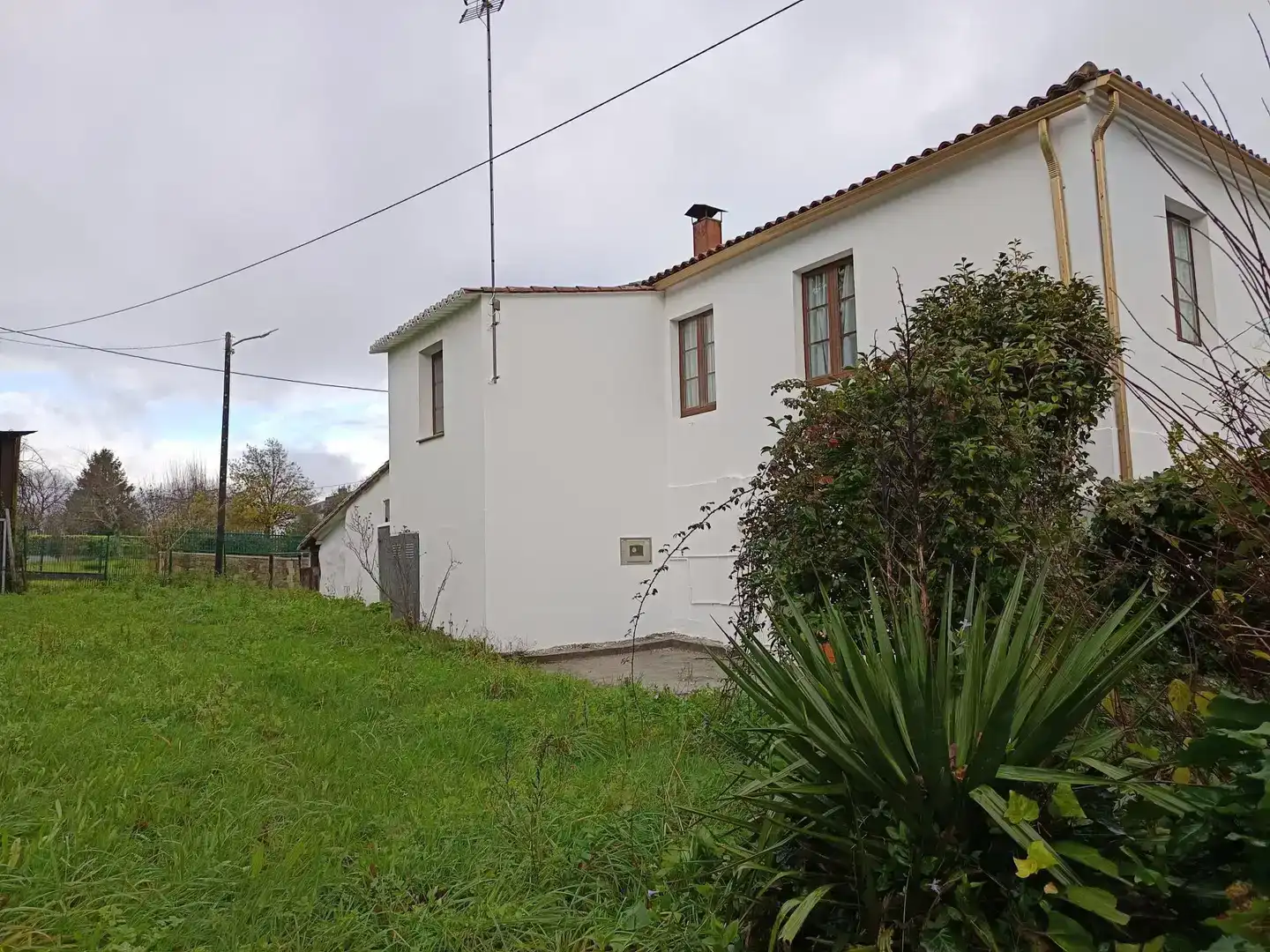 Vista exterior de Casa adosada en venda en Boimorto amb Balcó