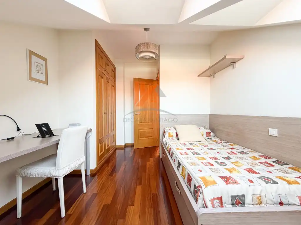 Habitación de Piso en venta en Santiago de Compostela  con Terraza, Amueblado y Horno
