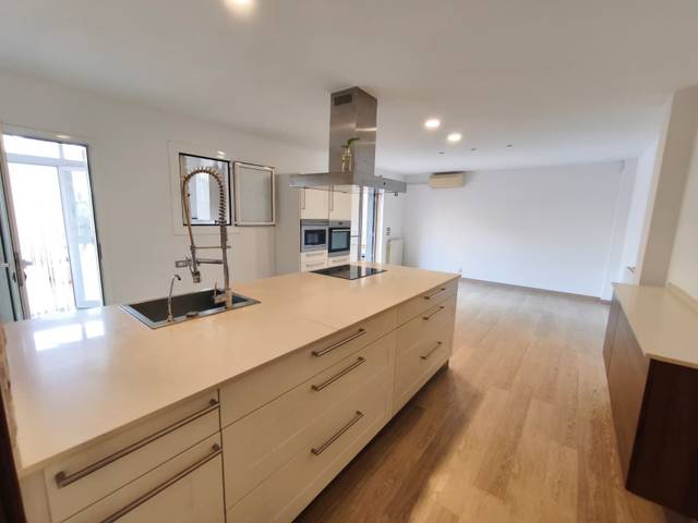 Piso en Venta en Carrer de la Corunya en El Camp de l'Arpa del Clot