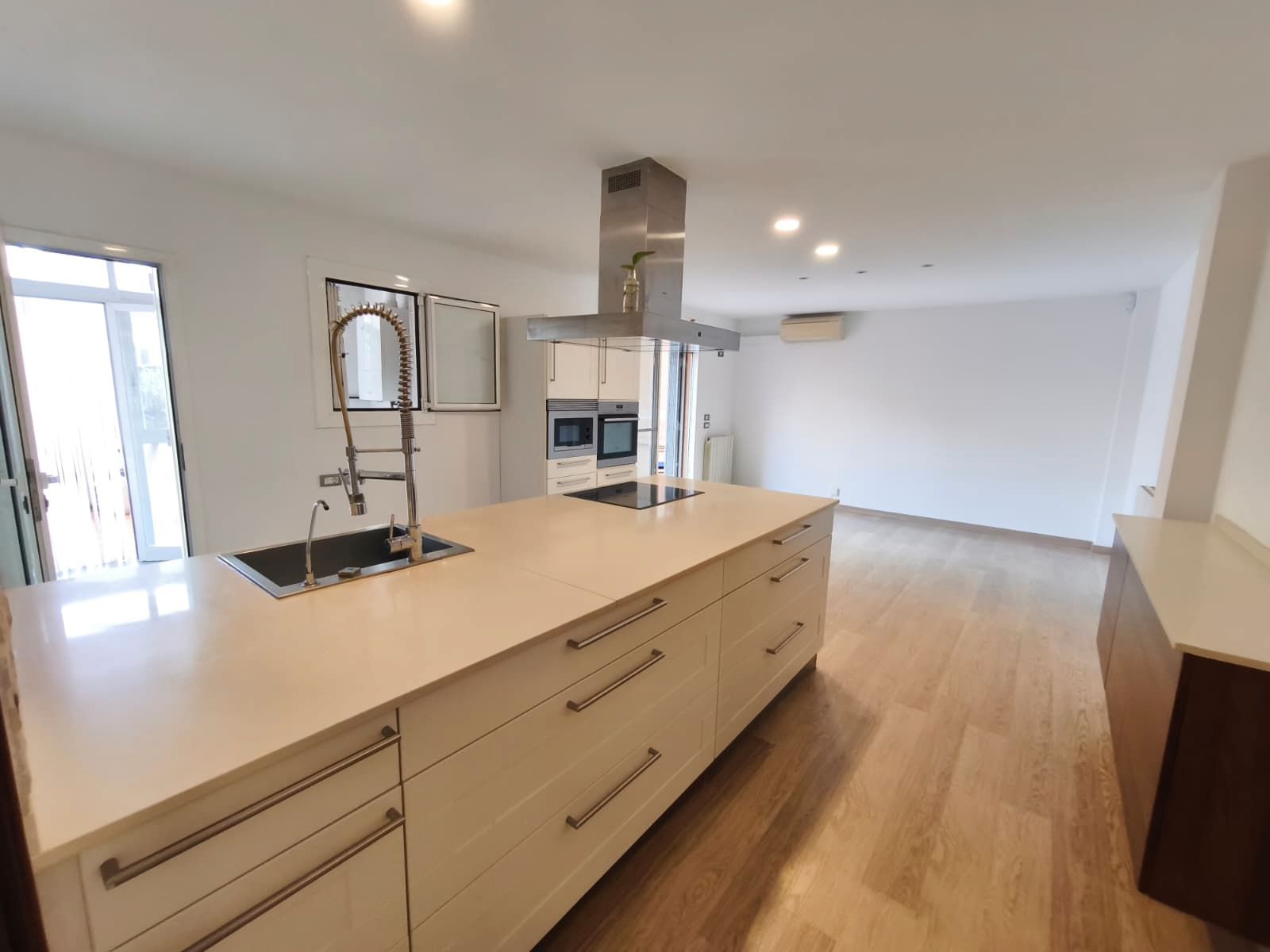 Kitchen of Flat for sale in  Barcelona Capital  with Air Conditioner, Heating and Parquet flooring