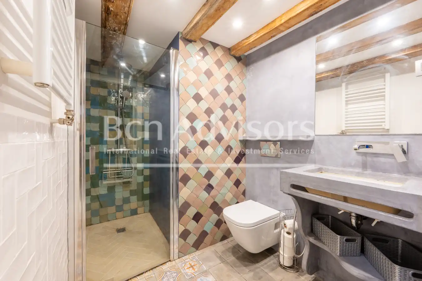 Bathroom of Duplexes for sale in Barcelona  with Air Conditioner, Heating and Parquet flooring