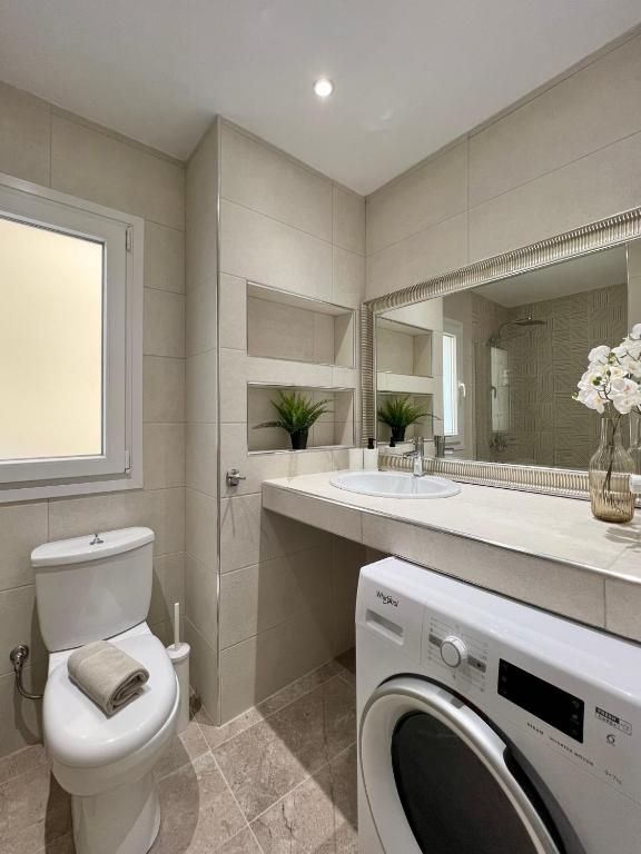 Bathroom of Flat to rent in Manresa  with Air Conditioner, Furnished and Pets allowed