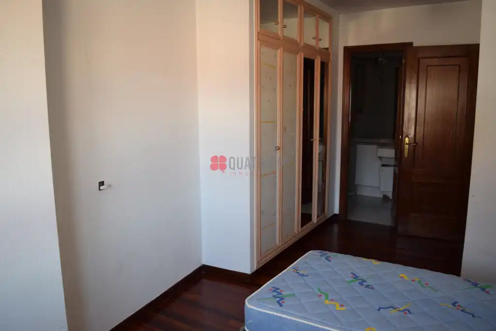 Bedroom of Flat for sale in Santiago de Compostela   with Heating and Furnished