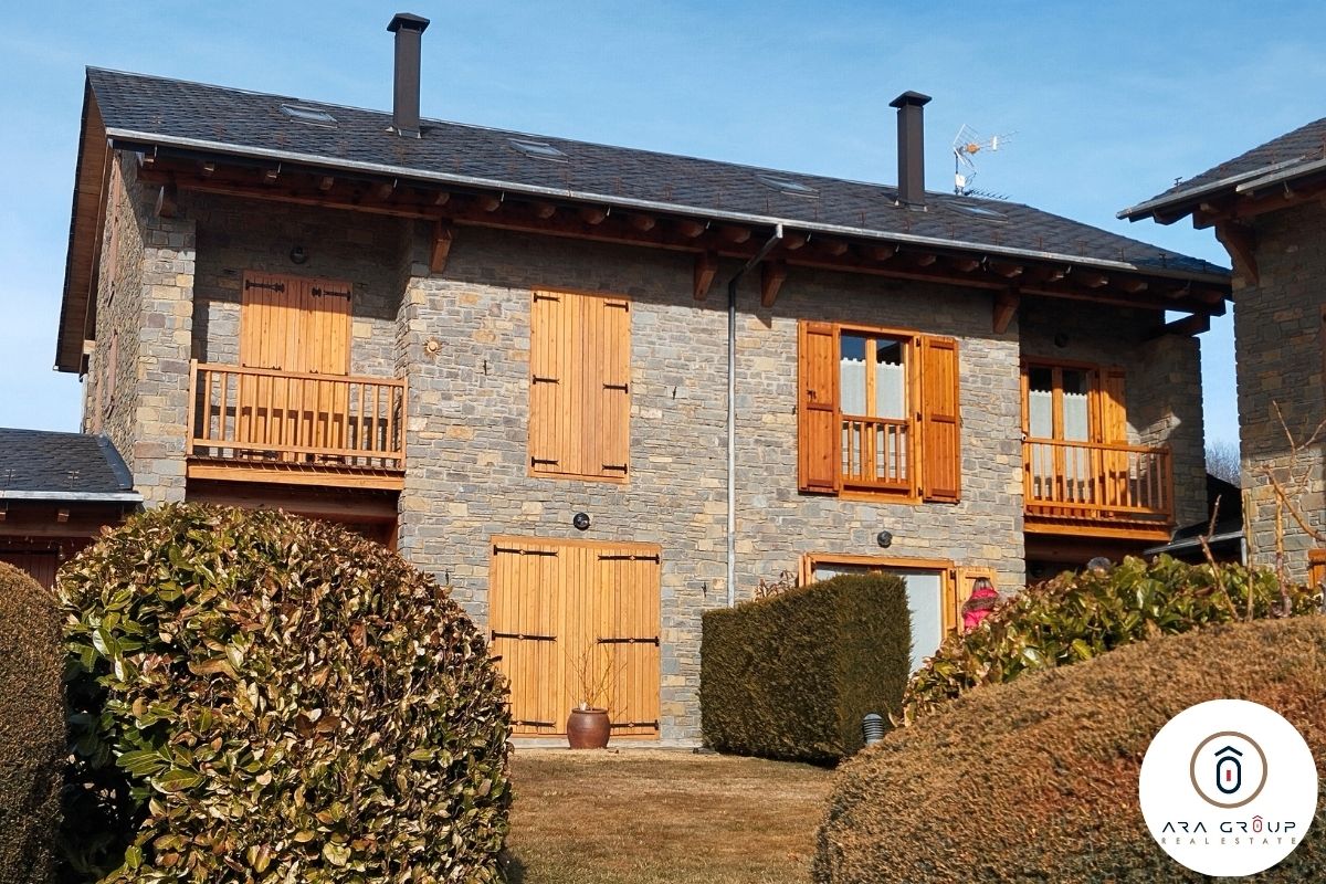 Exterior view of House or chalet for sale in Isòvol  with Air Conditioner, Heating and Parquet flooring