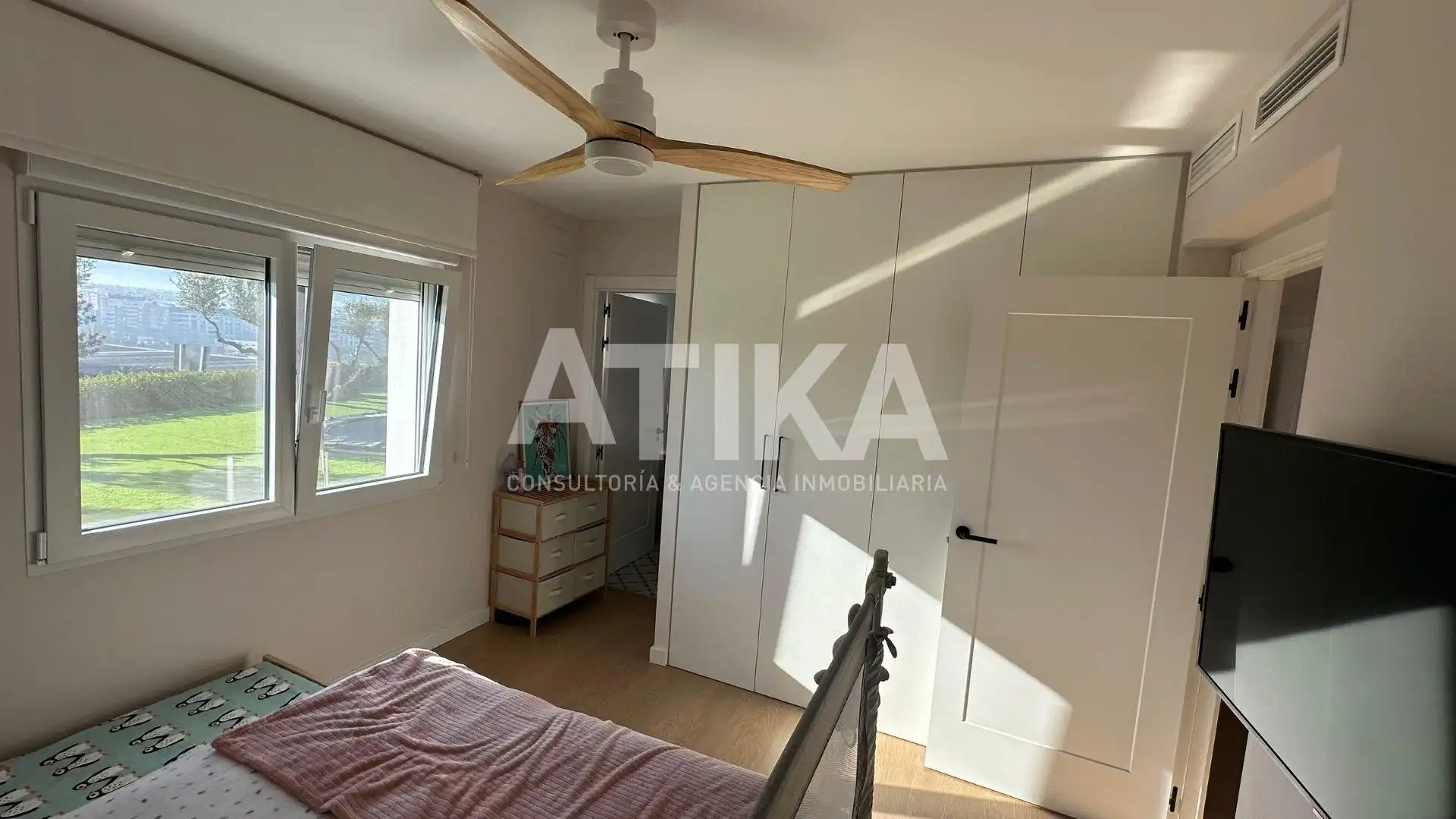 Bedroom of Houses for sale in Ontinyent  with Air Conditioner, Private garden and Parquet flooring