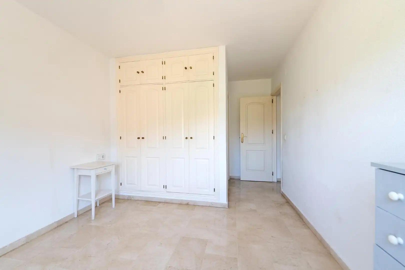 Habitación de Piso en venta en Málaga con Aire acondicionado, Terraza y Piscina comunitaria
