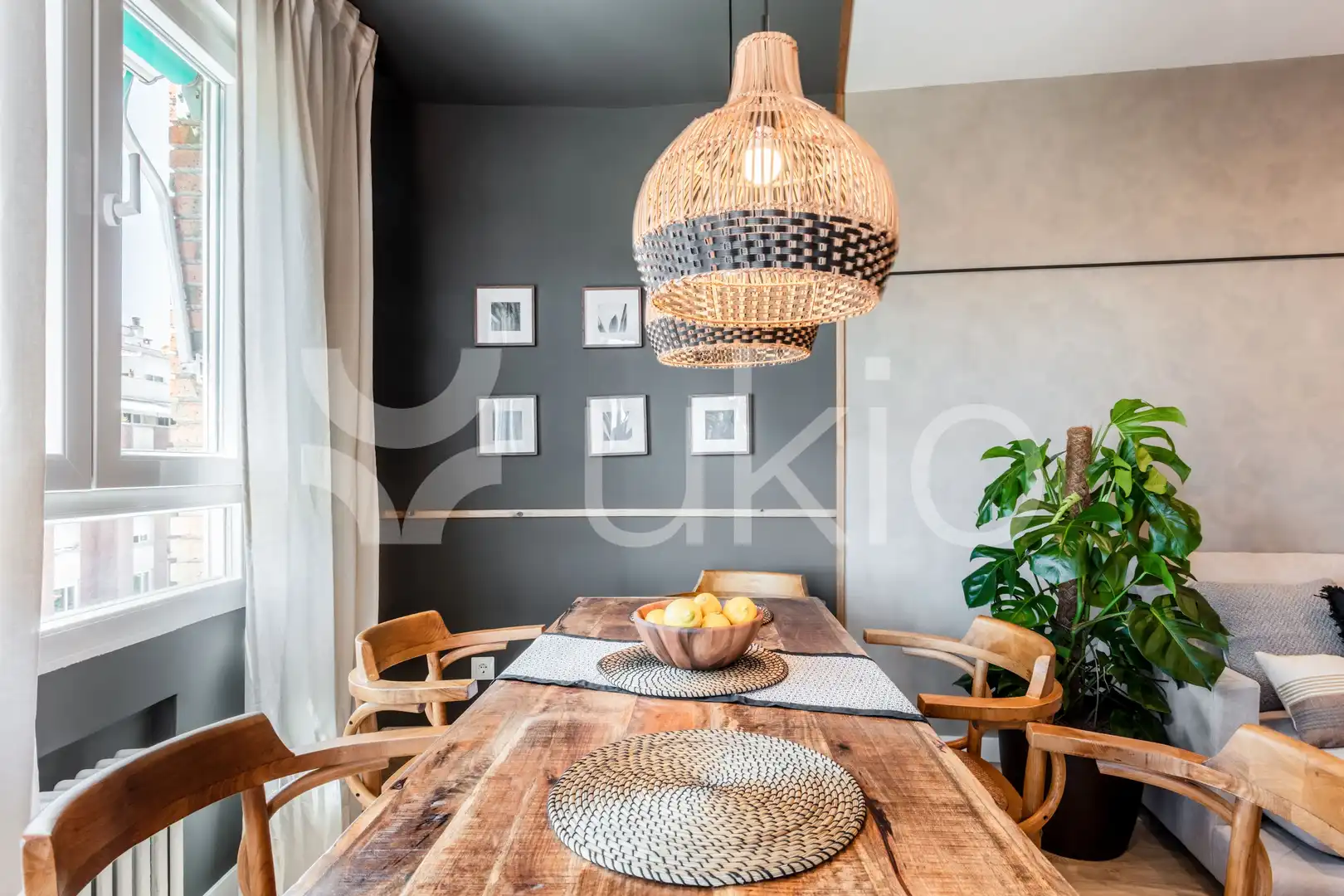 Menjador de Apartament de lloguer en Madrid amb Aire condicionat, Calefacció i Moblat