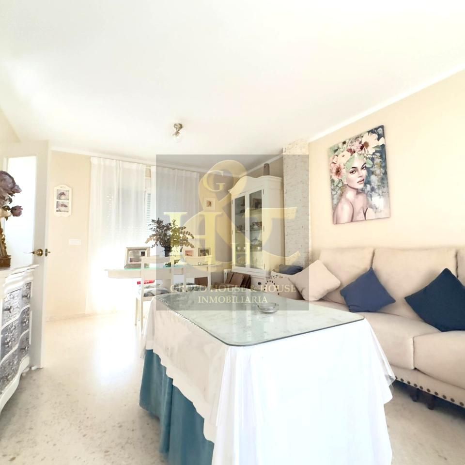 Casa adosada en venta en El Pino - Bajo de Guía