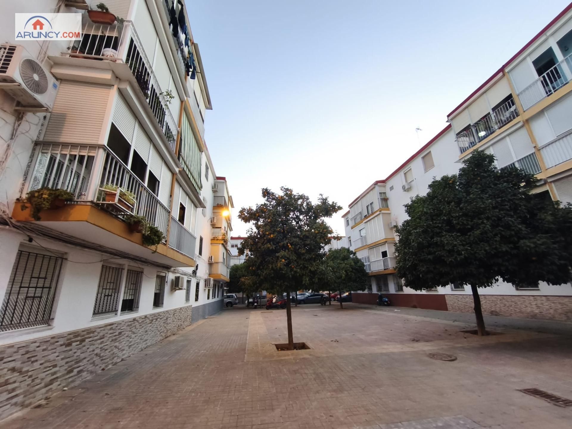 Exterior view of Flat for sale in  Sevilla Capital