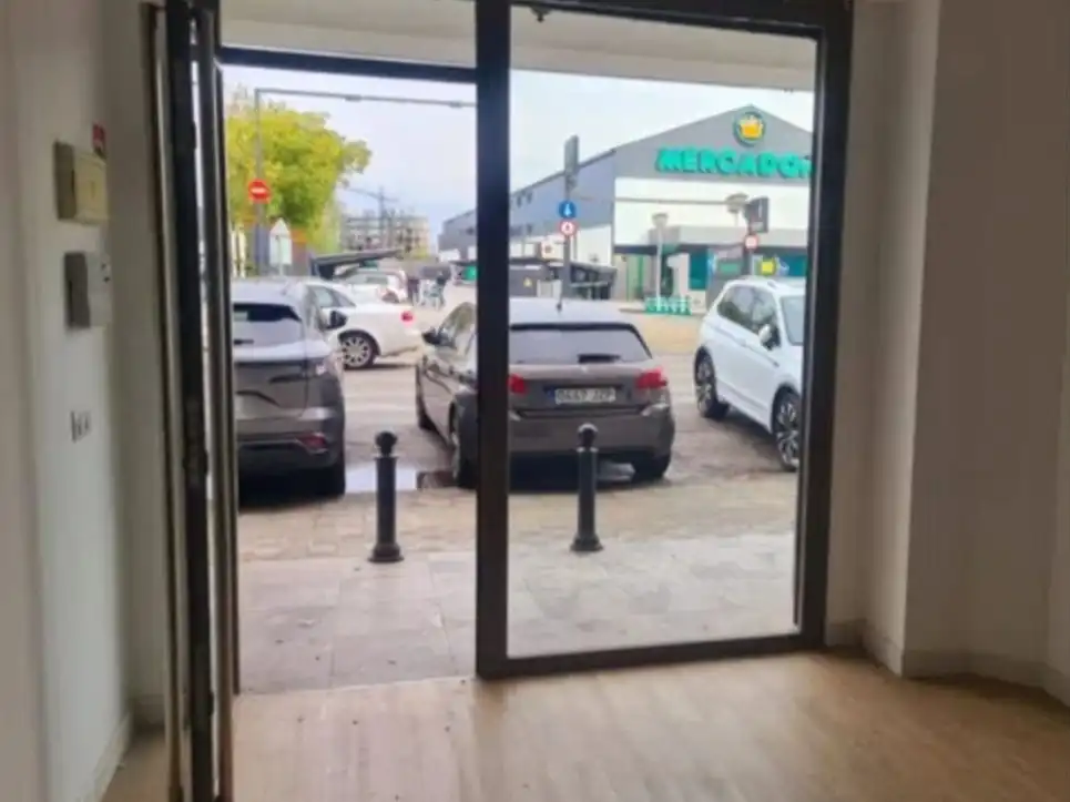 Local de alquiler en Sevilla con Parquet y Alarma