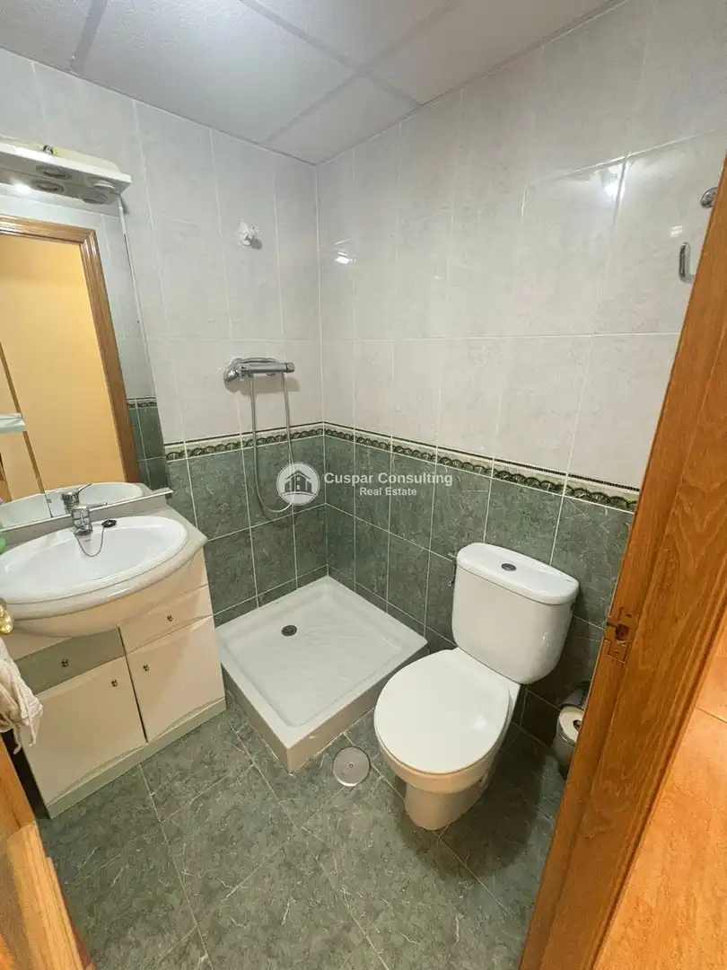 Baño de Ático en venta en Población de Arroyo con Calefacción y Amueblado