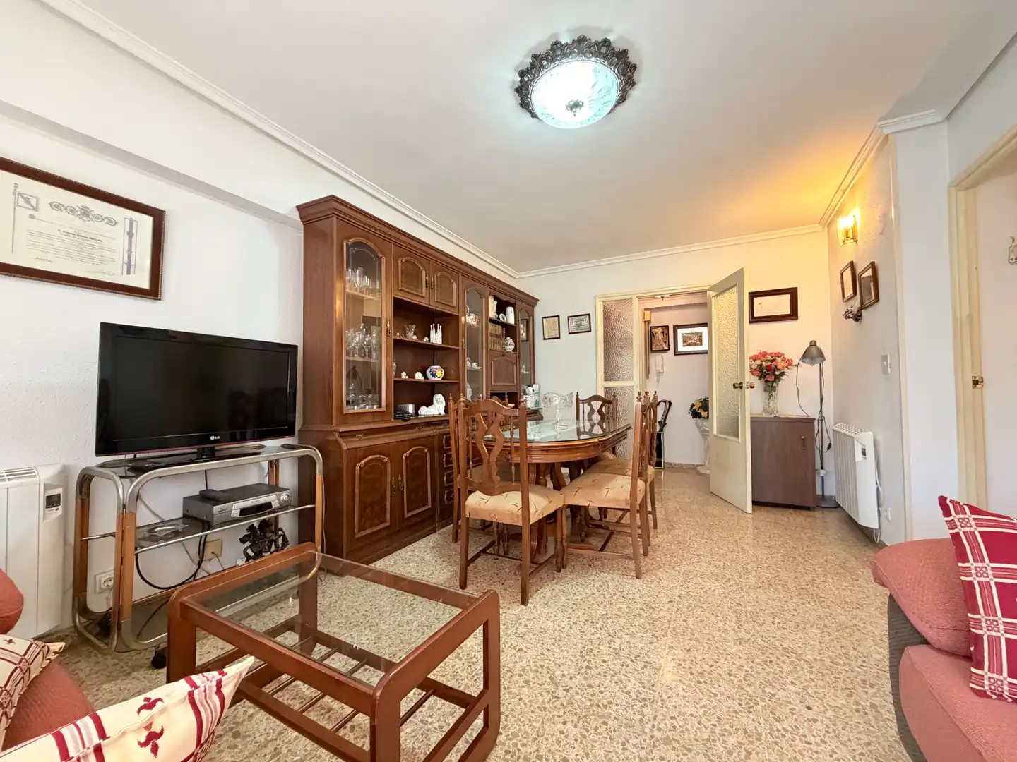 Sala d'estar de Pis en venda en Castellón de la Plana / Castelló de la Plana amb Calefacció, Moblat i Balcó