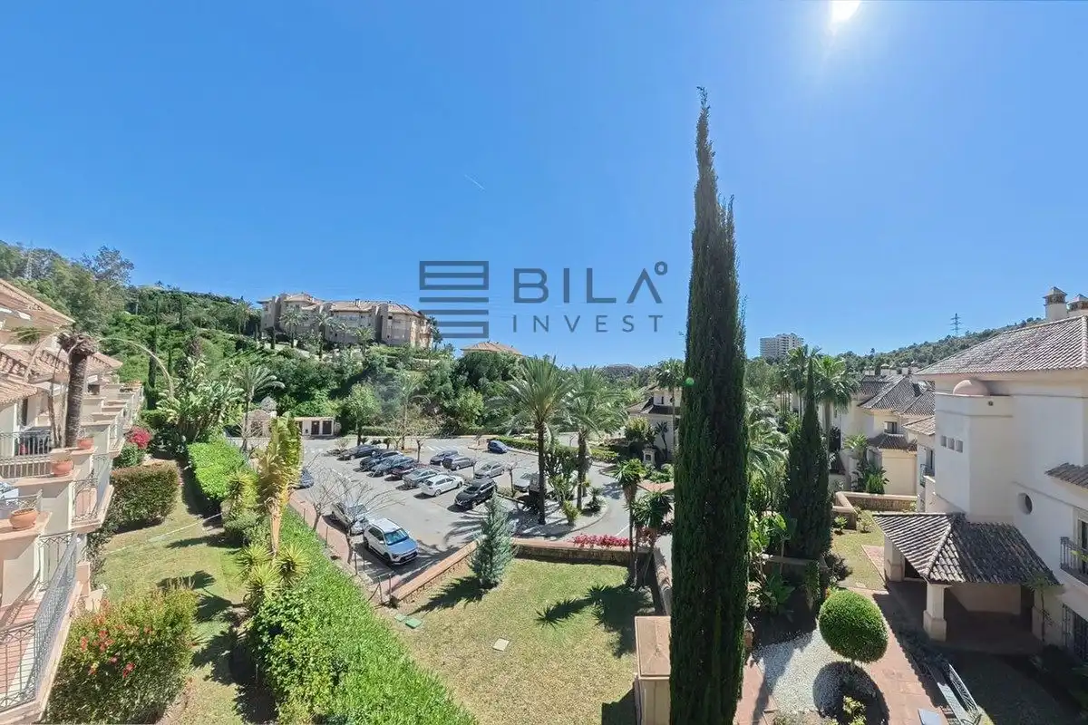 Vista exterior de Pis en venda en Marbella amb Aire condicionat, Terrassa i Traster