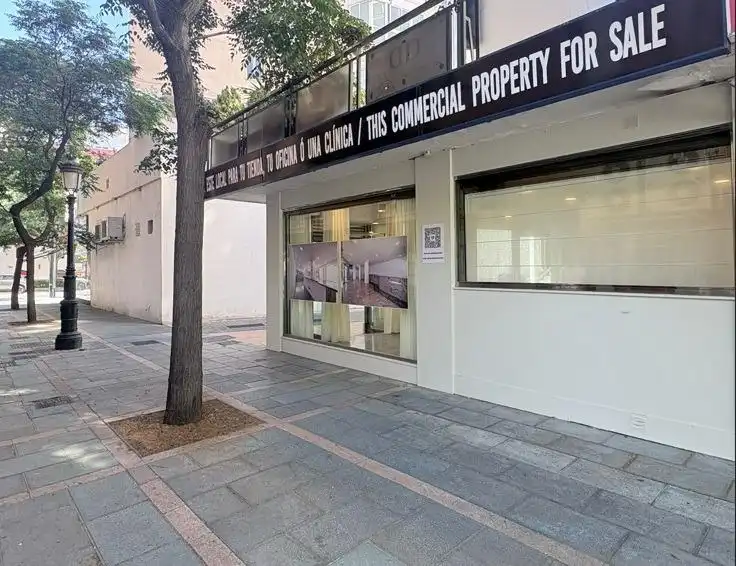 Local comercial en venda a Plaza Hermanos Salom