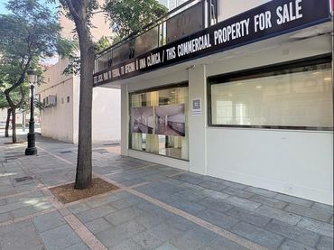 Locale commerciale in vendita a Plaza Hermanos Salom