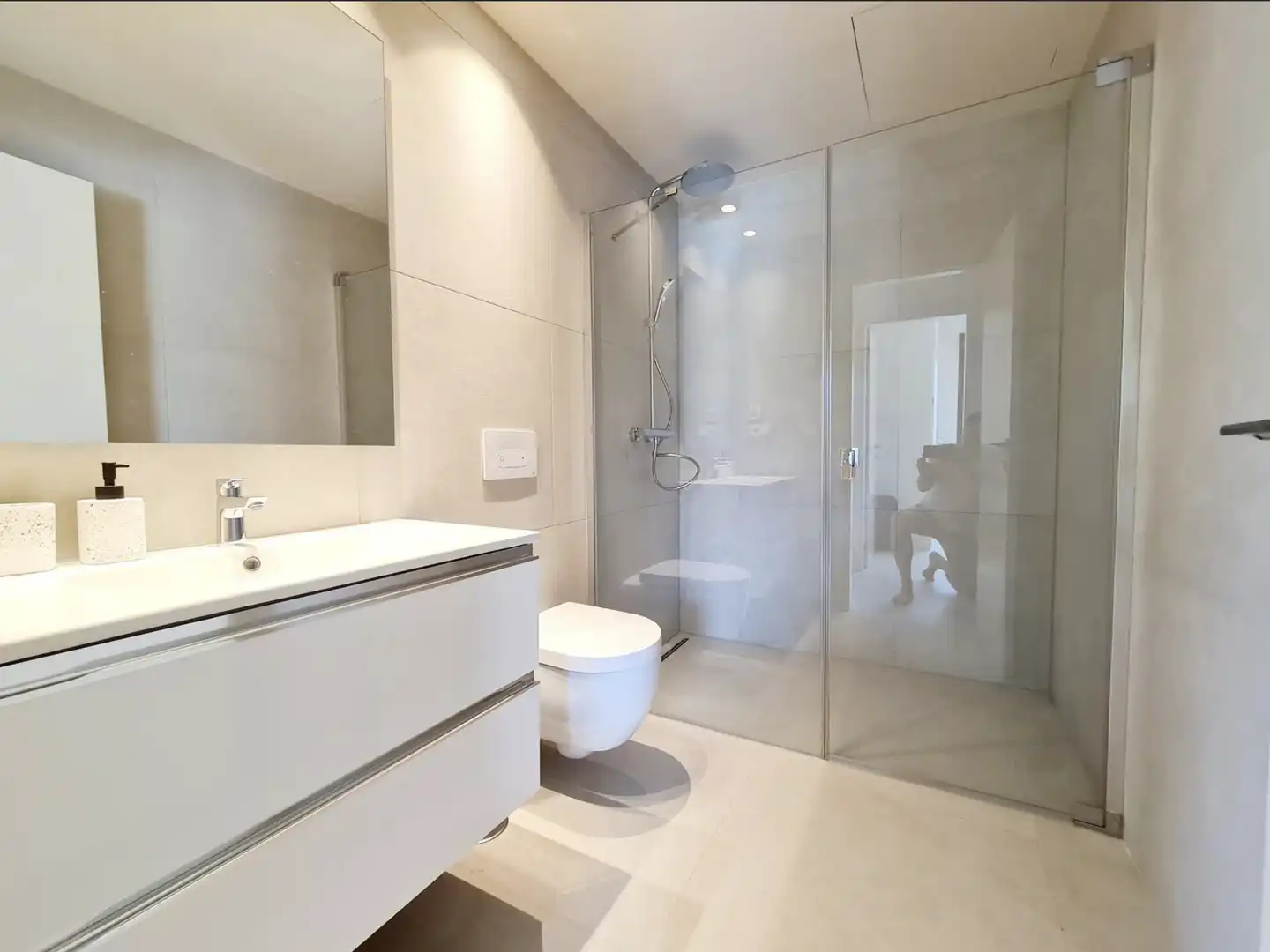 Baño de Apartamento de alquiler en Estepona con Aire acondicionado, Terraza y Amueblado