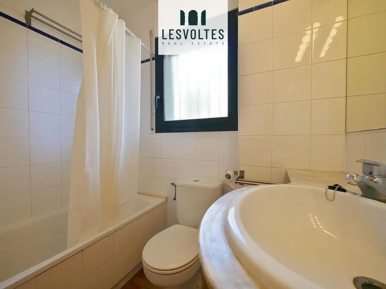 Bany de Apartament de lloguer en Palafrugell amb Calefacció, Terrassa i Moblat