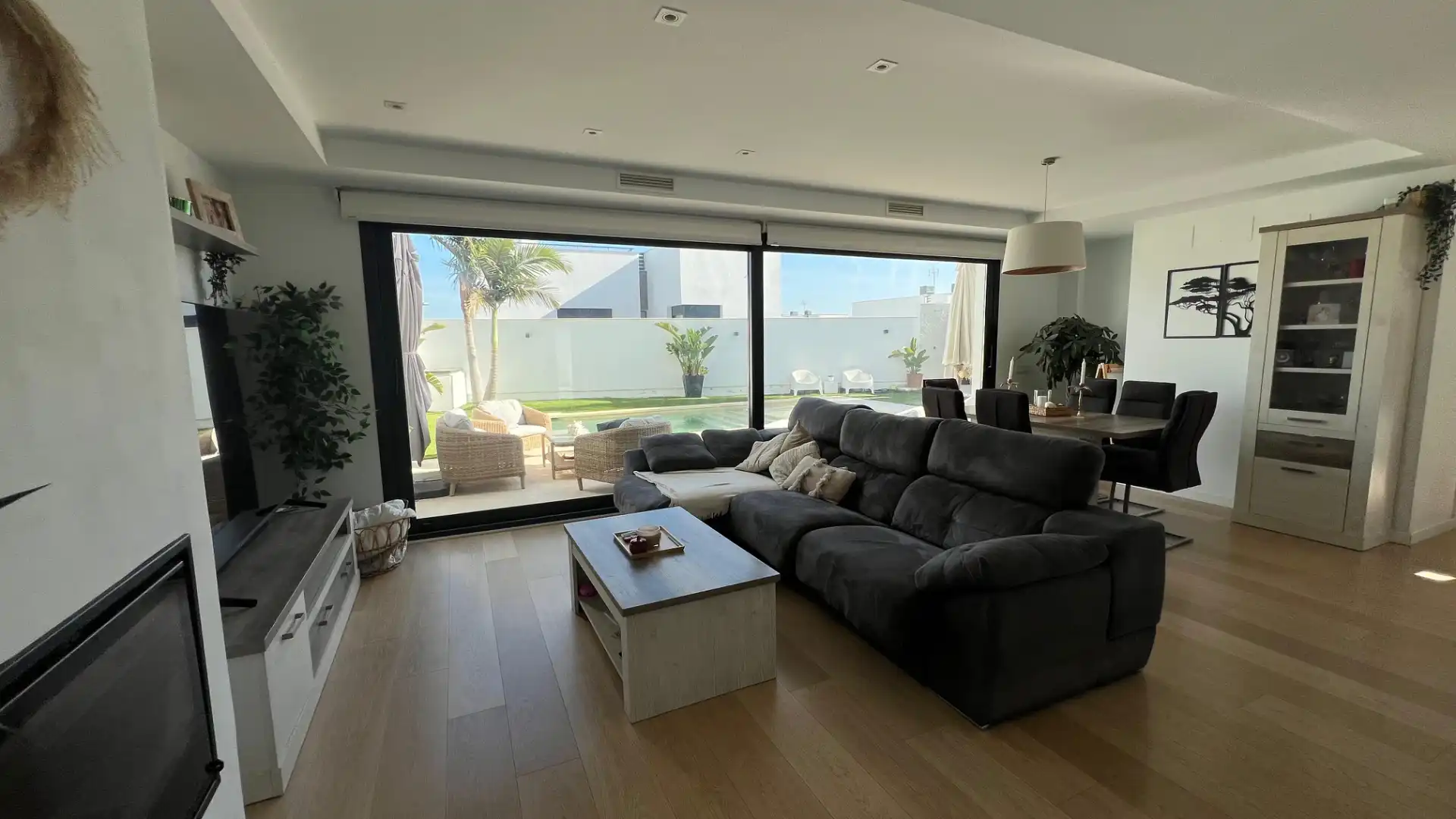 Sala de estar de Casa adosada en venta en Alhaurín de la Torre con Aire acondicionado, Jardín privado y Terraza