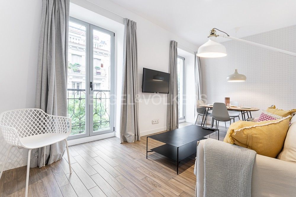 Vista exterior de Apartamento de alquiler en  Madrid Capital con Aire acondicionado, Calefacción y Amueblado