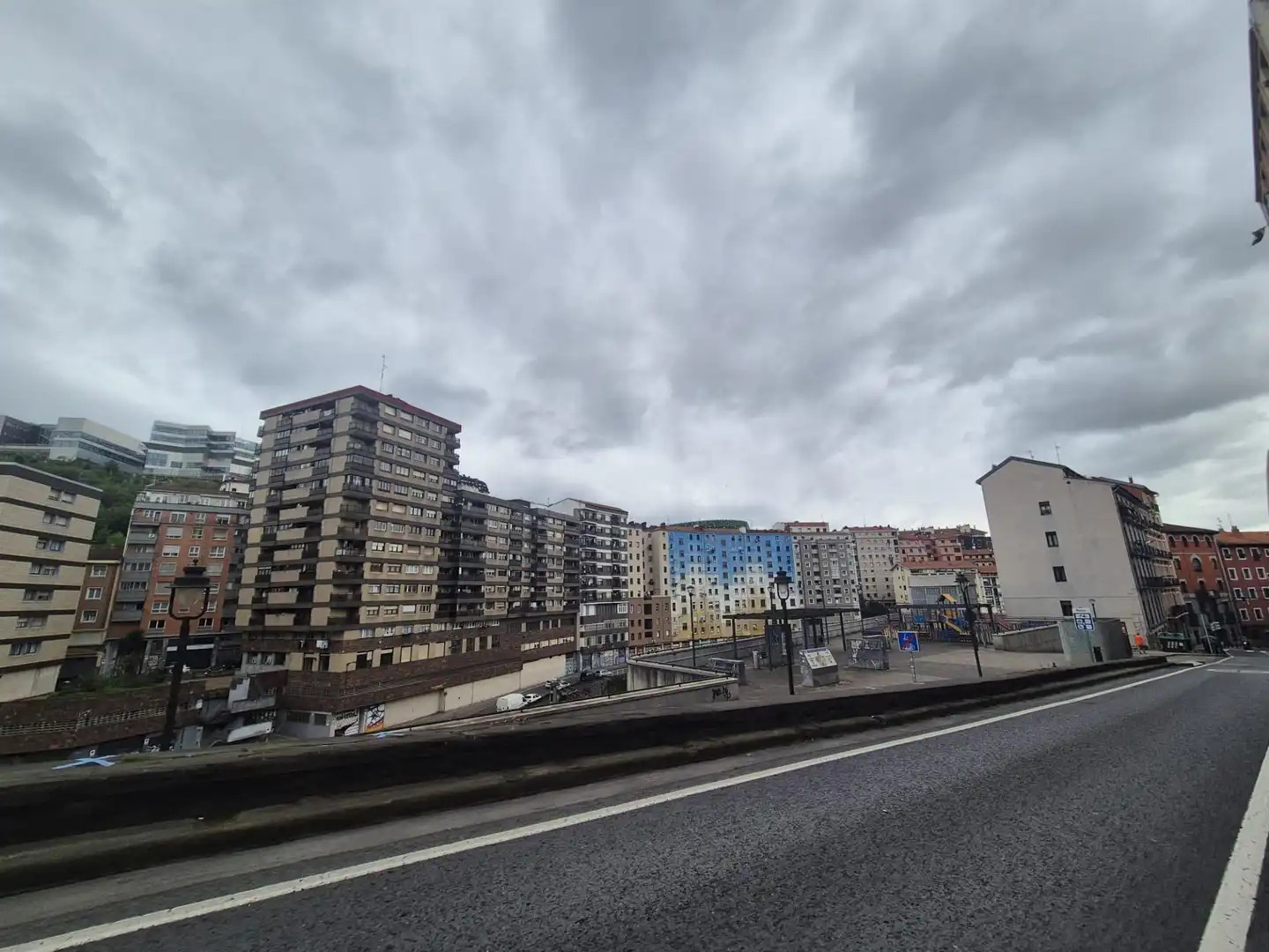 Vista exterior de Pis en venda en Bilbao  amb Calefacció, Parquet i Balcó