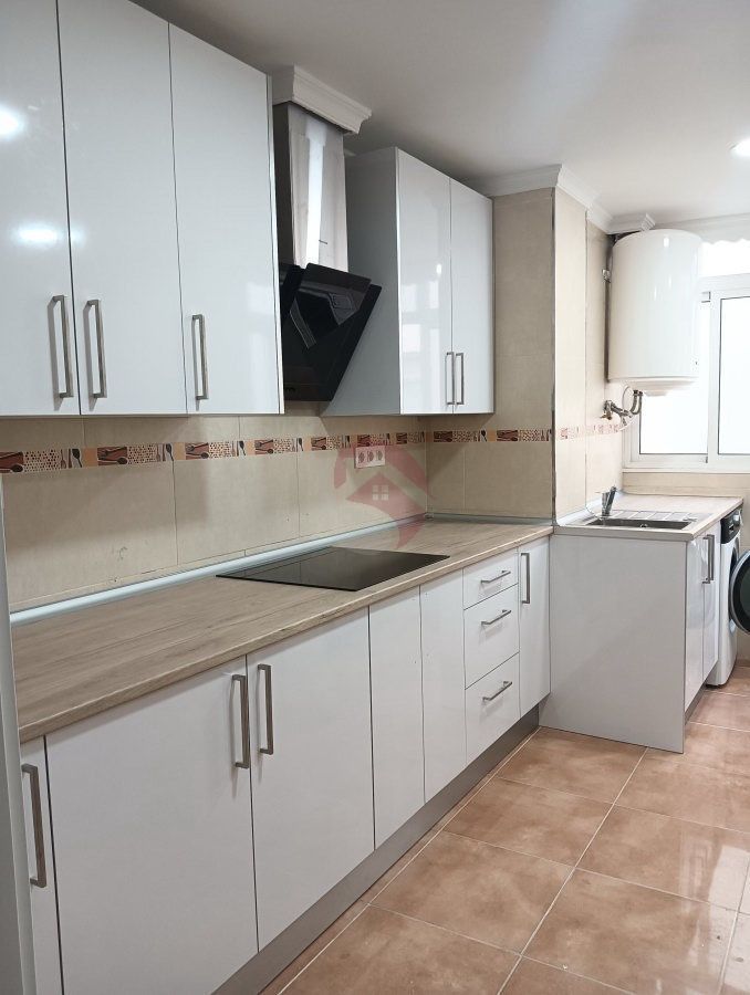Cuina de Pis de lloguer en Málaga Capital amb Aire condicionat, Terrassa i Moblat