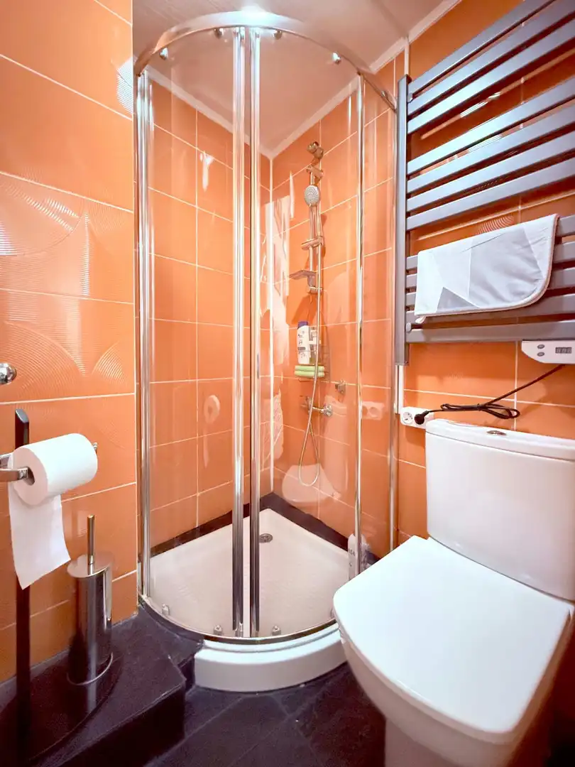 Bathroom of Flat for sale in Madrid  with Air Conditioner and Heating