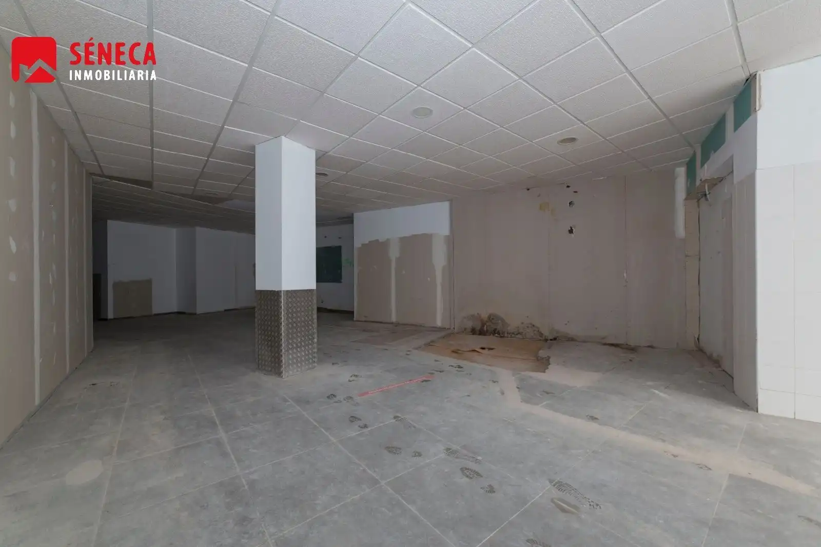 Local comercial en venta en HISTORIADOR DIAZ DEL MORAL, imagen 2