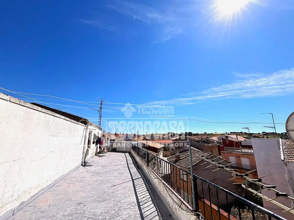 Vista exterior de Pis en venda en Honrubia amb Terrassa i Balcó