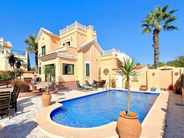 Xalet amb balcó en venda a Orihuela Costa