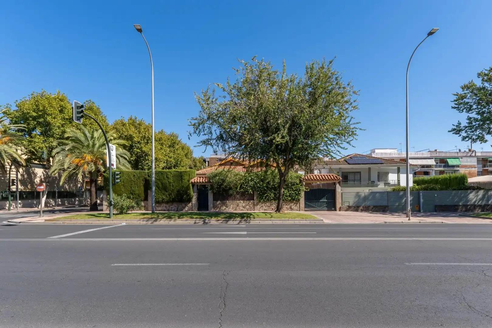 Vista exterior de Casa o xalet en venda en Córdoba amb Aire condicionat, Calefacció i Jardí privat