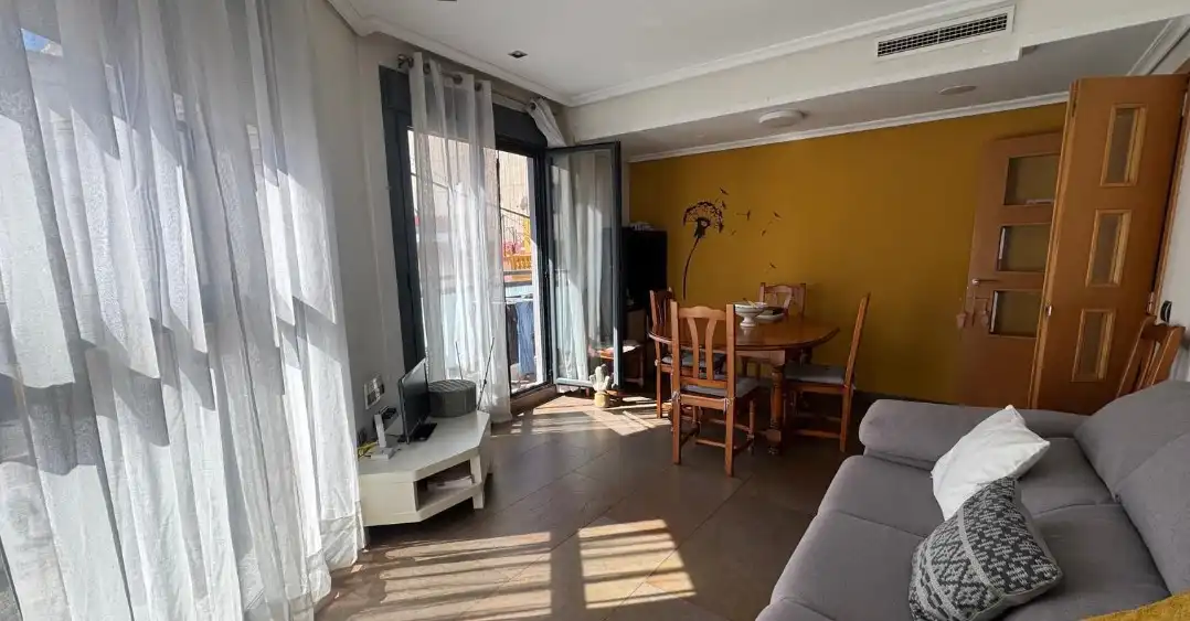 Sala d'estar de Pis en venda en Castellón de la Plana / Castelló de la Plana amb Moblat i Balcó