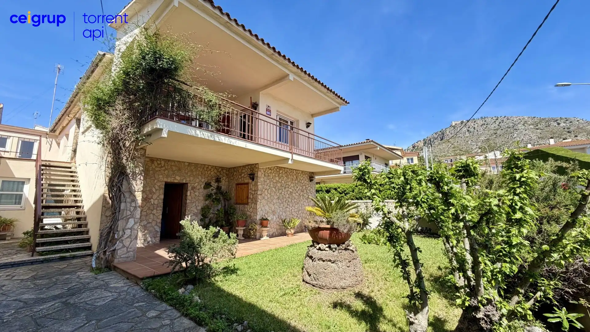 Adossat amb terrassa en venda a Torroella de Montgrí