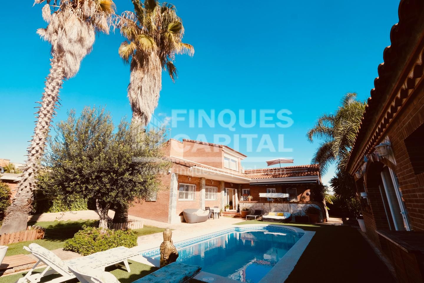 Vista exterior de Casa o xalet en venda en Els Pallaresos amb Aire condicionat, Jardí privat i Parquet