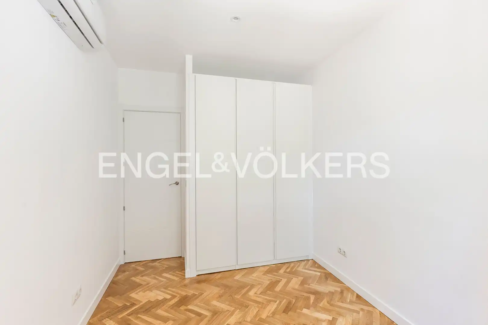 Habitación de Apartamento de alquiler en Madrid con Aire acondicionado, Calefacción y Parquet