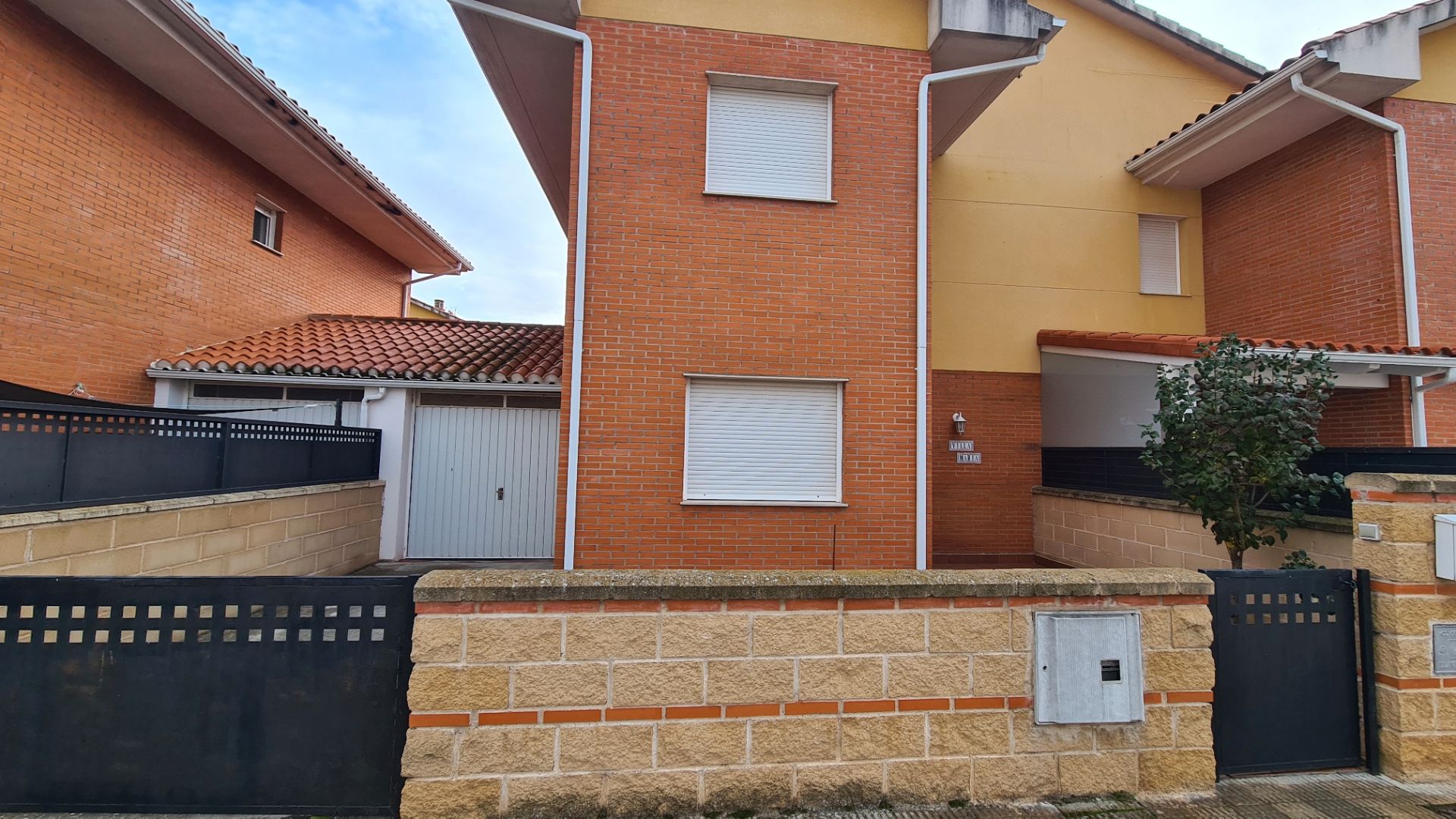 Exterior view of House or chalet for sale in Moraleja del Vino  with Heating, Private garden and Terrace