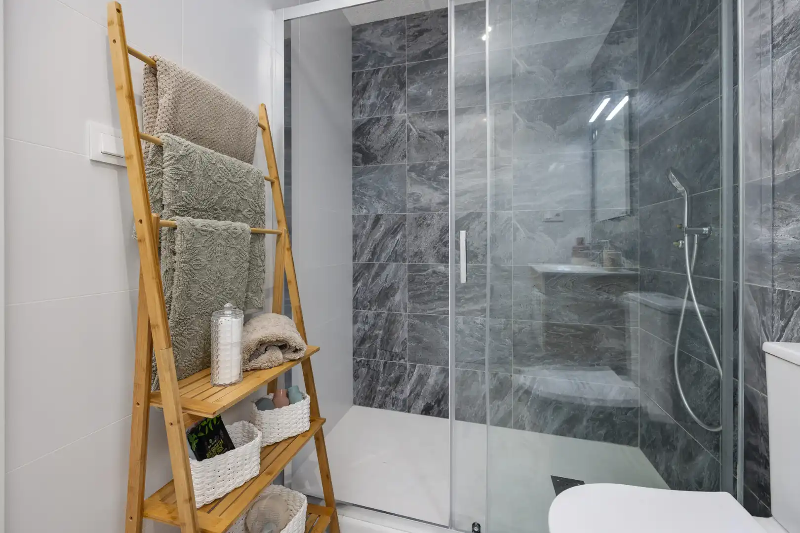 Baño de Apartamento en venta en San Miguel de Salinas con Aire acondicionado, Terraza y Trastero