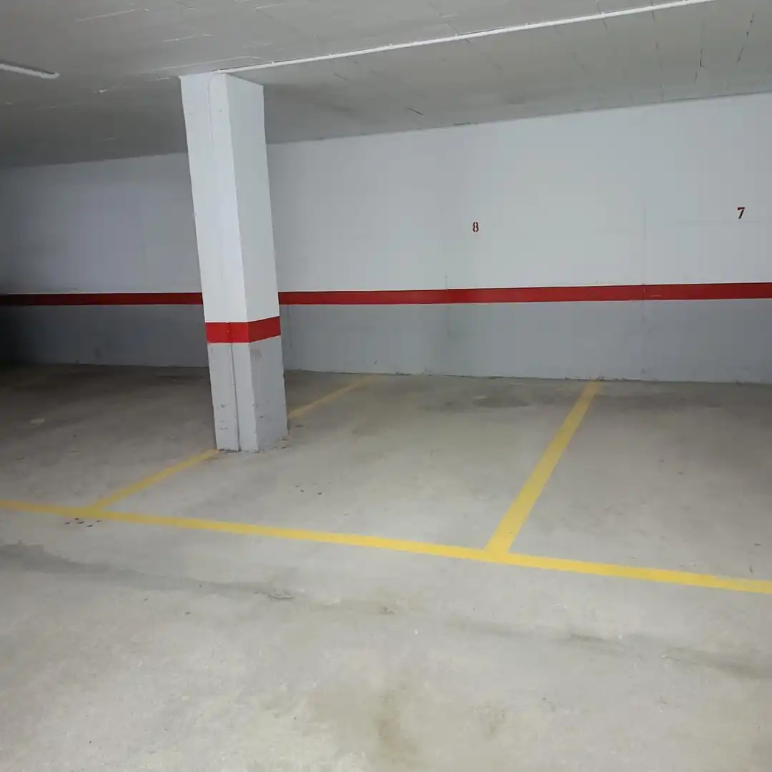 Aparcament de Dúplex de lloguer en Vielha e Mijaran amb Calefacció, Traster i Moblat