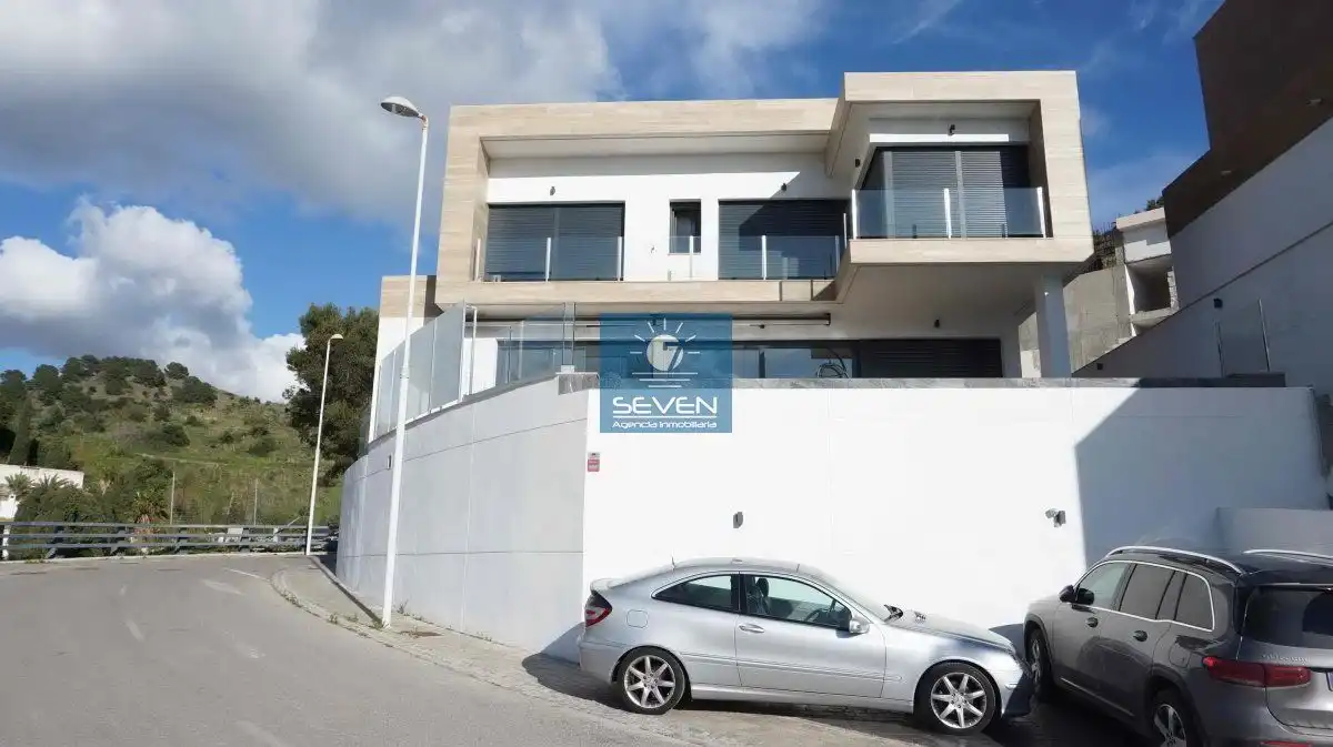 Villa con piscina in vendita a La Herradura, imagen 4