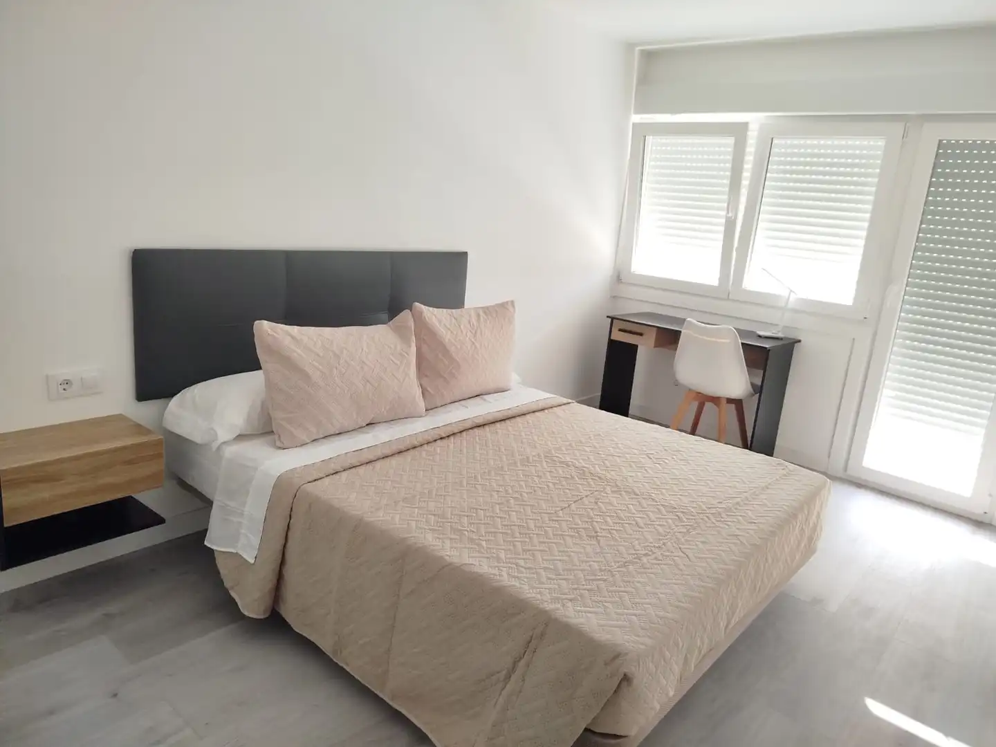 Bedroom of Flat for share in Vigo   with Heating, Terrace and Furnished