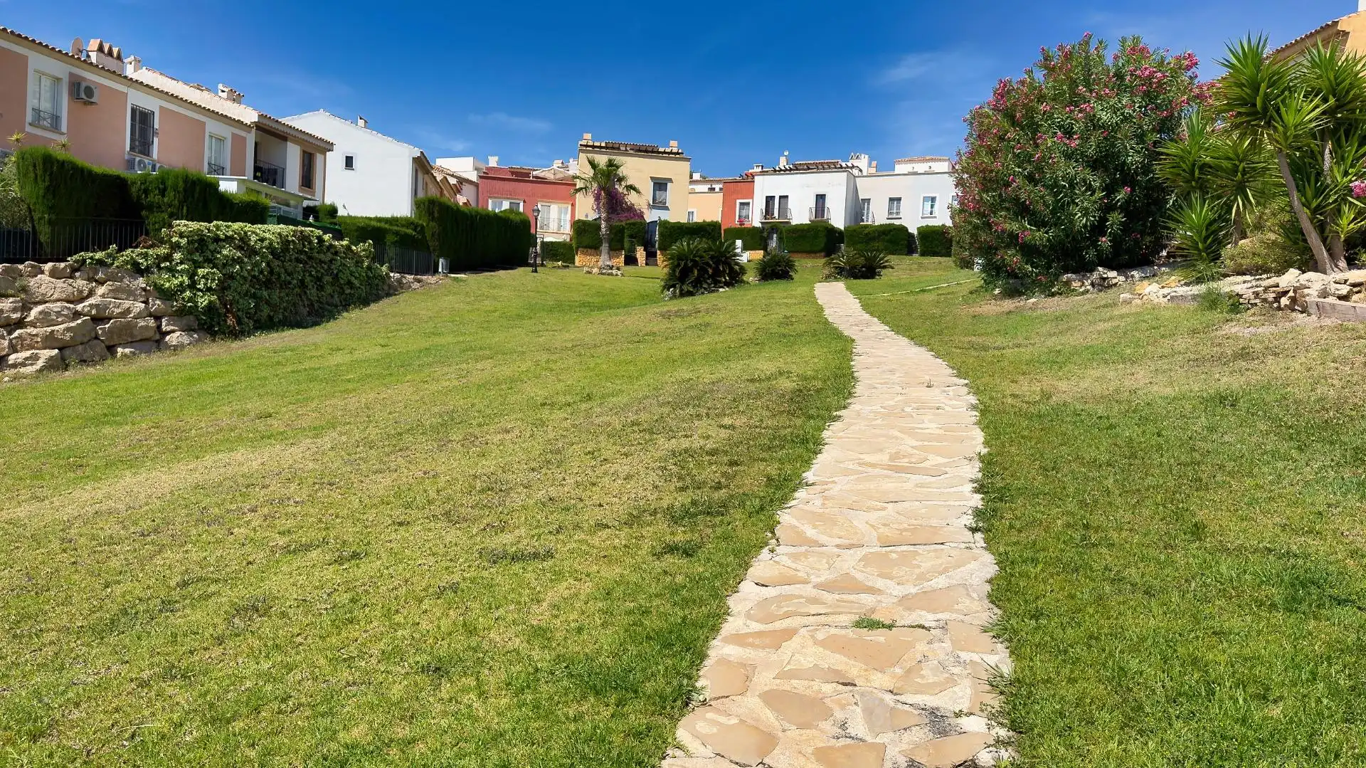 Vista exterior de Casa adosada en venta en Finestrat con Aire acondicionado, Jardín privado y Terraza