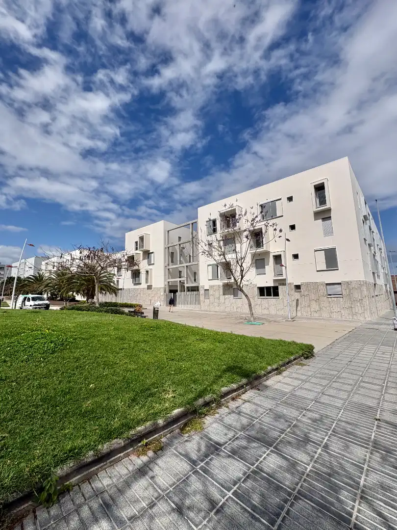 Vista exterior de Pis en venda en Las Palmas de Gran Canaria amb Traster, Balcó i Piscina comunitària