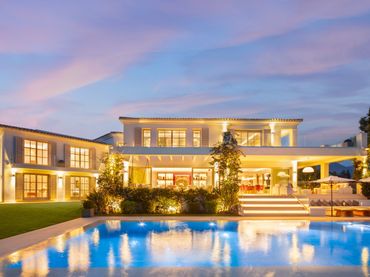 Casa con balcón en venta en Nueva Andalucía
