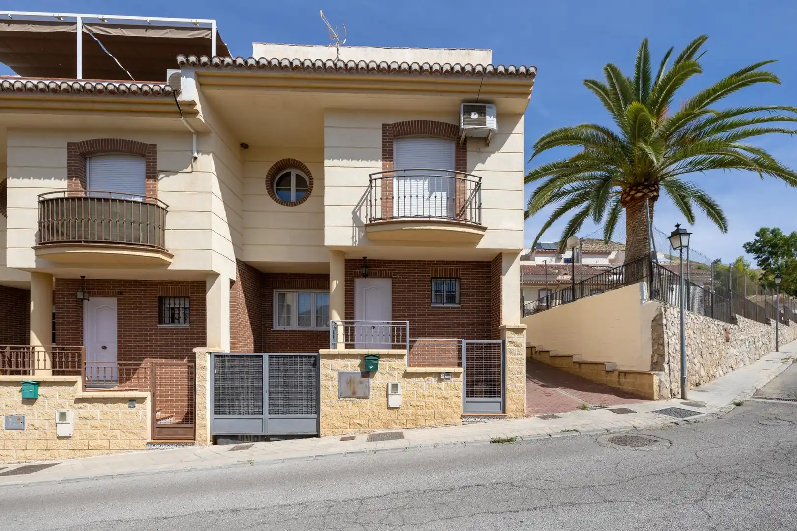 Casa aparellada amb piscina en venda a Calle María Pinet 10, imagen 6